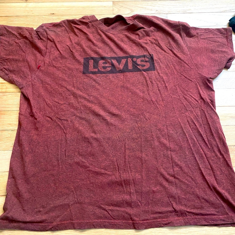 Large Levi’s T-shirt